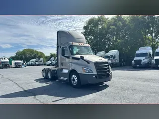 2020 Freightliner Cascadia 126