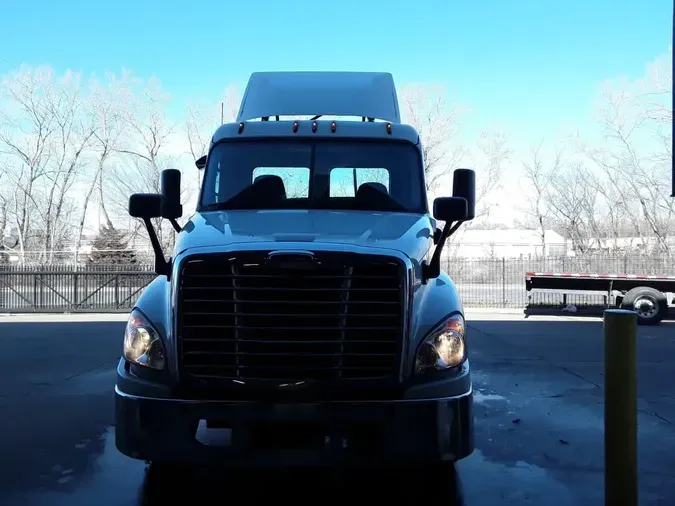 2019 FREIGHTLINER/MERCEDES CASCADIA 12530b3f459adff5b4808c2ecf324e68388
