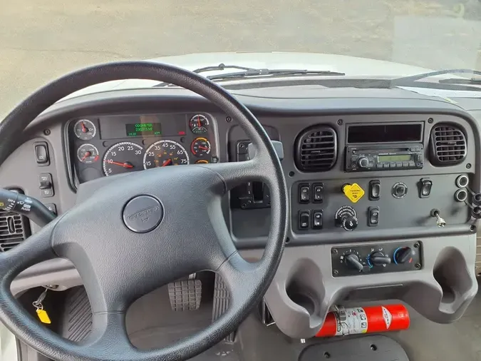 2017 FREIGHTLINER/MERCEDES M2 106