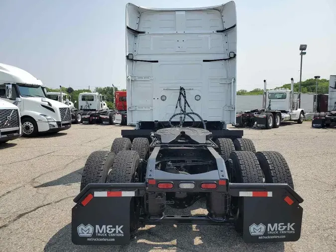2020 VOLVO VNL64T740