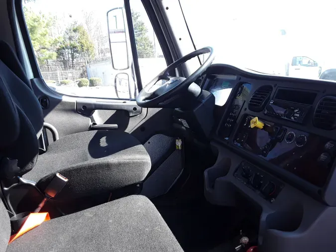 2020 FREIGHTLINER/MERCEDES M2 106