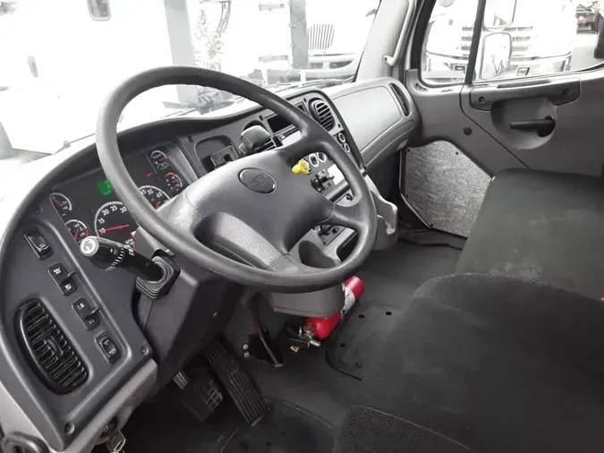 2018 FREIGHTLINER/MERCEDES M2 106