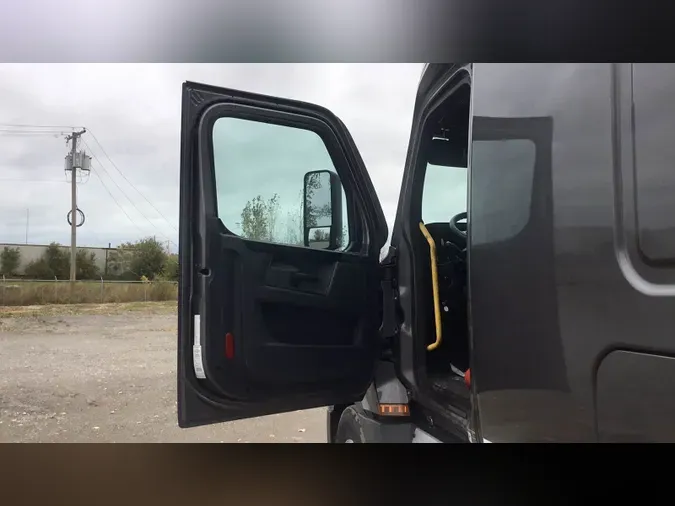 2023 Freightliner Cascadia 126