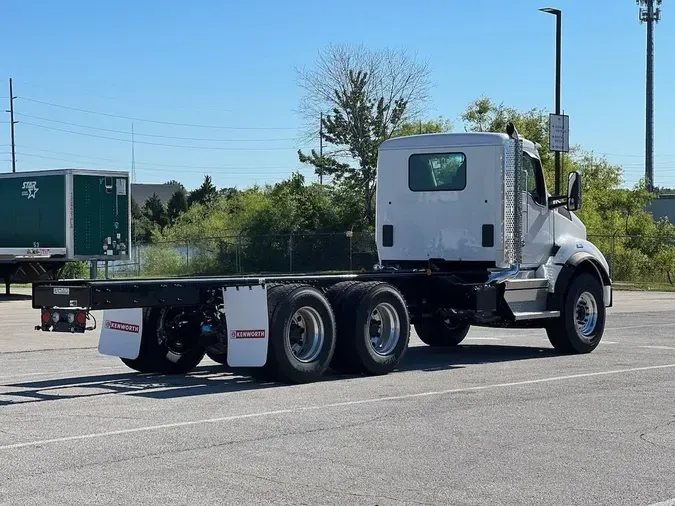 2025 Kenworth T880