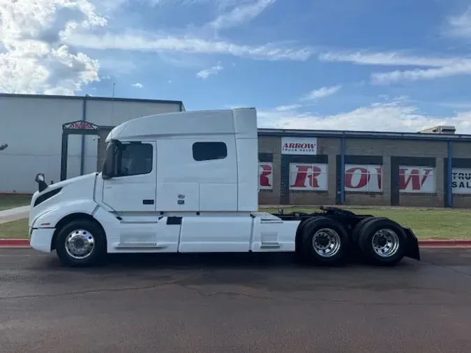 2020 VOLVO VNL740