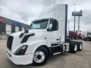2018 VOLVO VNL64T300