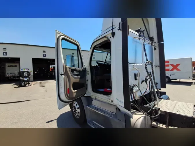 2019 Freightliner Cascadia 125