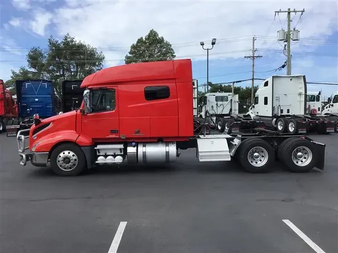 2019 VOLVO VNL740