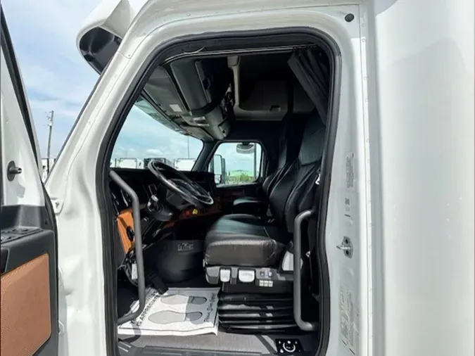 2023 Freightliner Cascadia 126