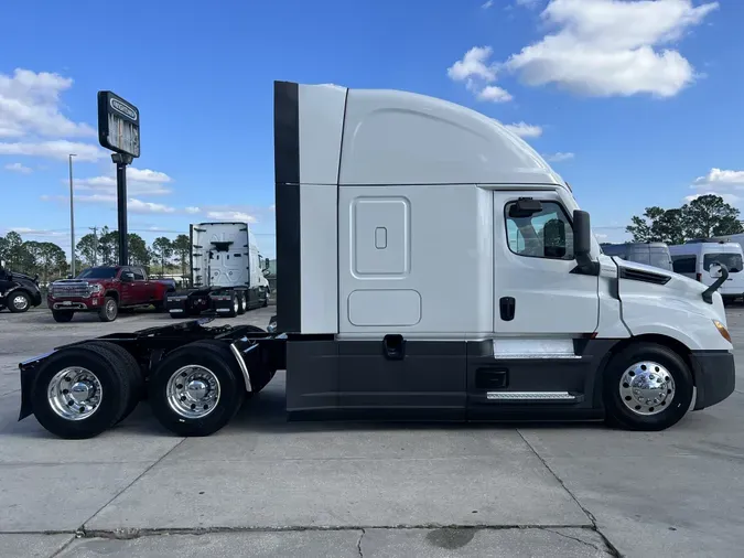 2020 Freightliner Cascadia 126