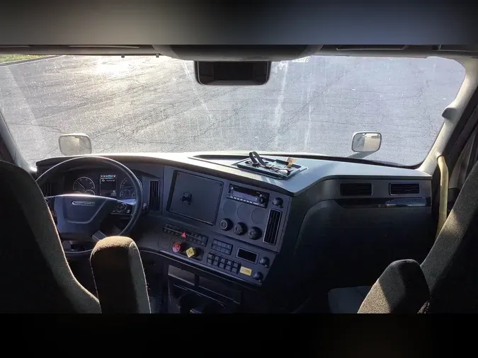 2023 Freightliner Cascadia 126