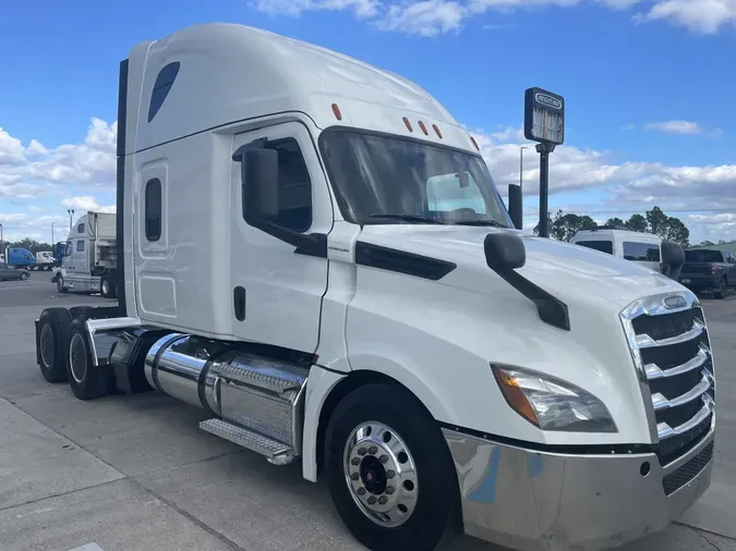 2020 Freightliner Cascadia 126