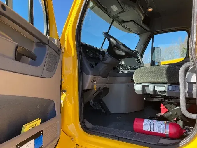 2016 FREIGHTLINER X12564ST