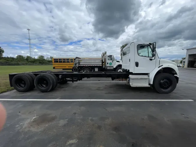 2022 Freightliner Business Class M2 112