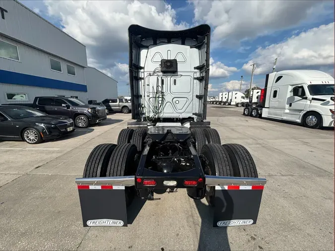 2023 Freightliner Cascadia 126