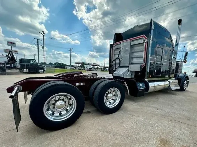 2022 Kenworth W900L
