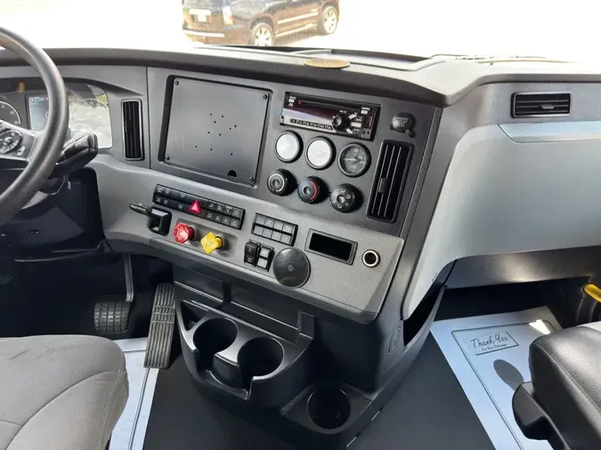 2021 FREIGHTLINER Cascadia 126