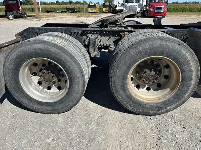 2012 VOLVO VNL64T300