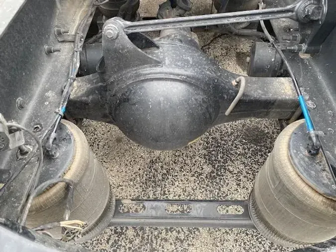 2023 Volvo VNR64T400