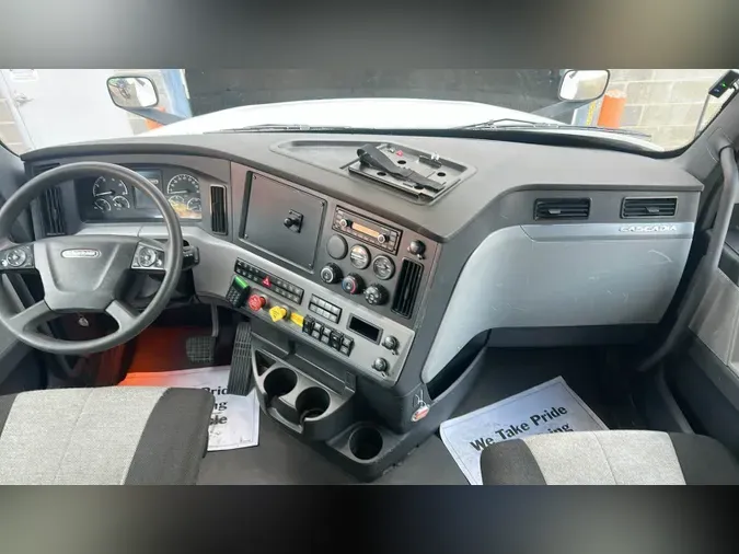 2022 Freightliner Cascadia 12630f3d8f3902267104220aa57ef9dac06