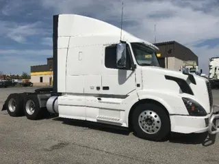 2017 VOLVO VNL64630