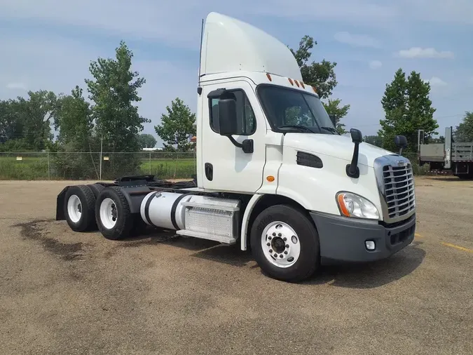 2019 FREIGHTLINER CASCADIA 113