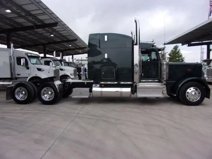 2022 Peterbilt 389