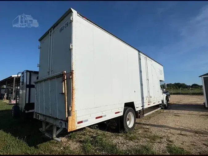 2001 INTERNATIONAL 4900