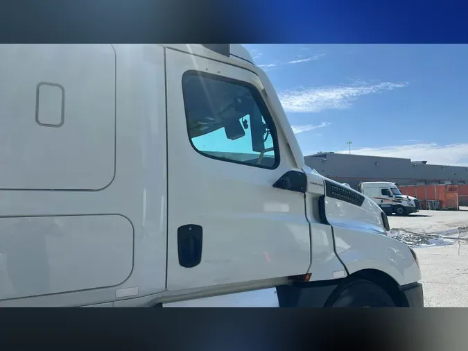 2022 Freightliner Cascadia 126