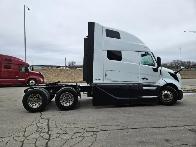 2025 VOLVO VNL64T860