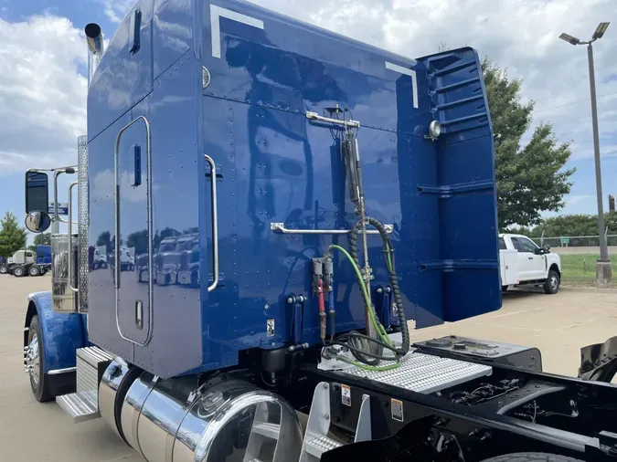 2024 Peterbilt 389