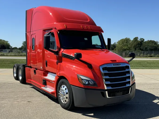 2022 FREIGHTLINER Cascadia 126