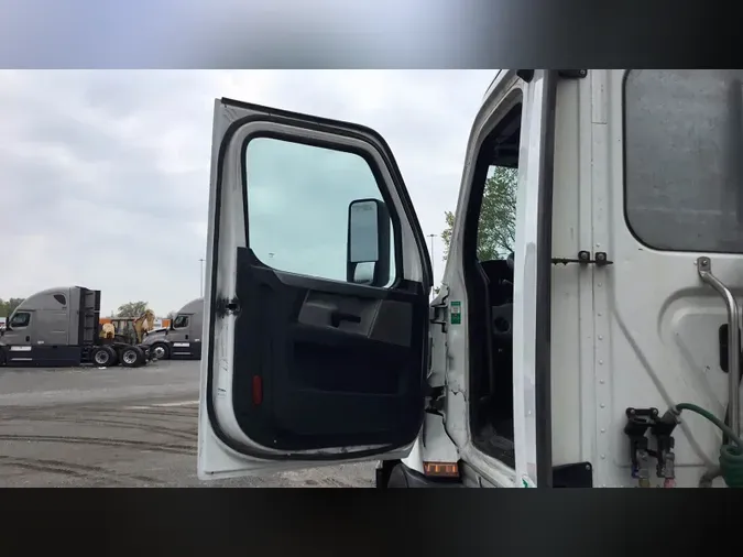 2019 Freightliner Cascadia 126