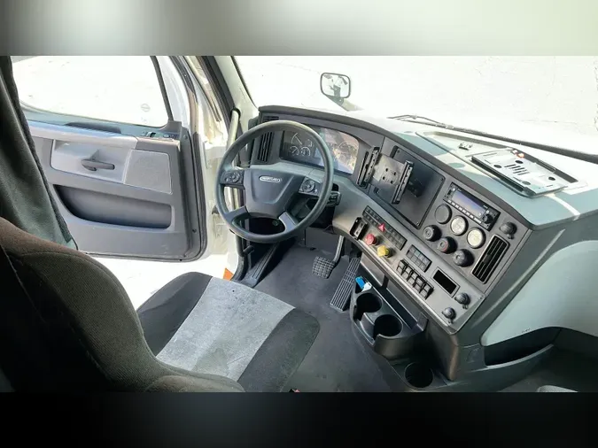 2021 Freightliner Cascadia 126