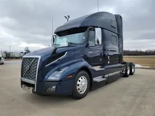 2020 VOLVO VNL860