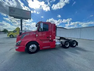 2018 VOLVO VNL64T300