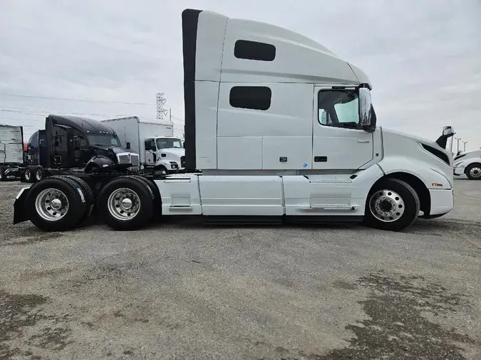 2022 VOLVO VNL64T760