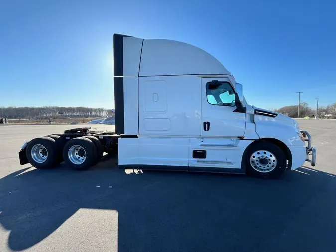 2025 Freightliner New Cascadia