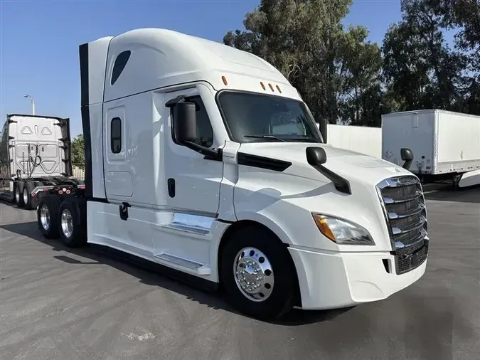 2021 FREIGHTLINER CA126