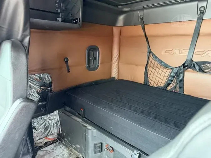 2020 FREIGHTLINER CASCADIA 126