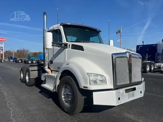 2017 KENWORTH T880