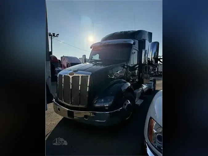 2017 PETERBILT 579