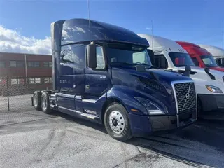 2021 VOLVO VNL760