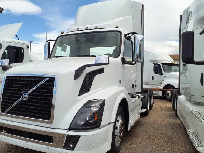 2017 VOLVO VNL64TRACTOR