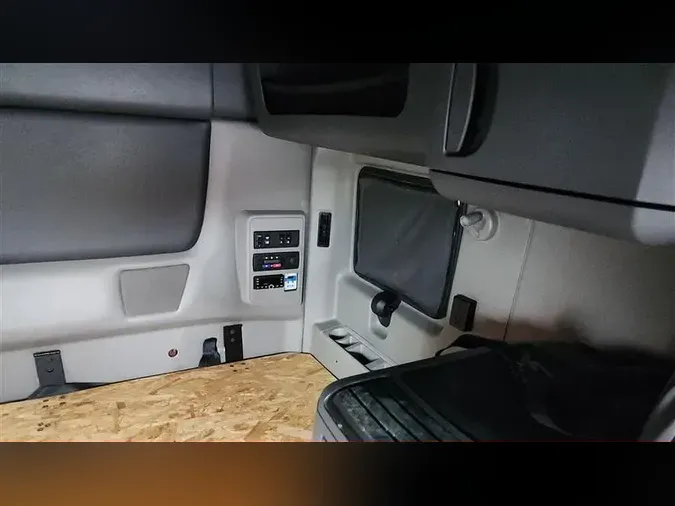 2023 INTERNATIONAL LT