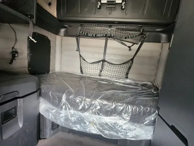 2020 FREIGHTLINER Cascadia 126