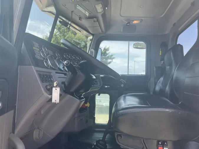 2015 Peterbilt 389