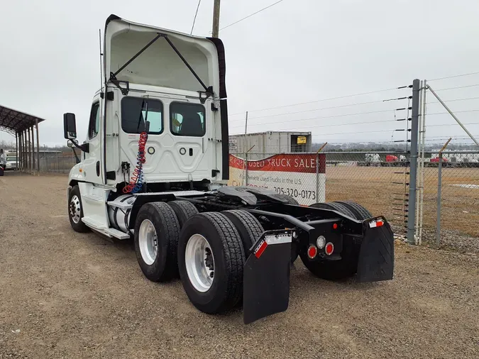 2018 FREIGHTLINER/MERCEDES CASCADIA 125