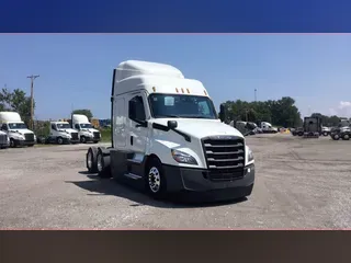 2021 Freightliner Cascadia 126