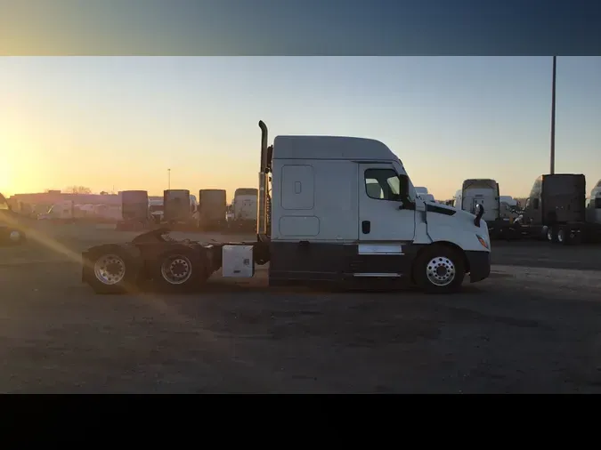 2022 Freightliner Cascadia 126